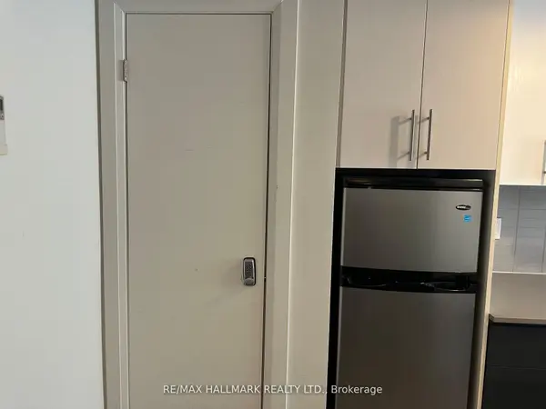 595 St Clair AVE W #5, Toronto C02, ON M6C 1A3