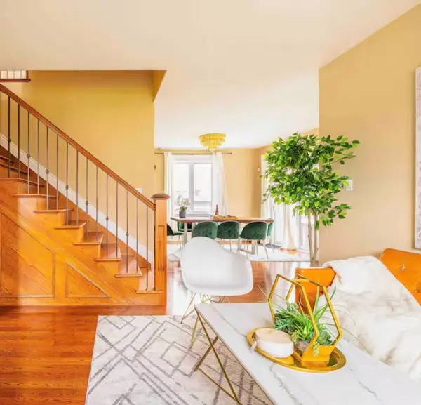 106 Issam ST, Blossom Park - Airport And Area, ON K1T 4B6