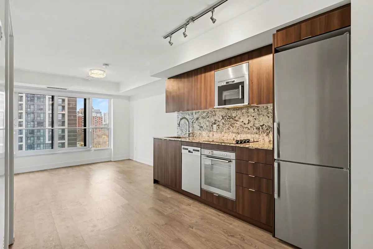 5 Mabelle AVE #732, Toronto W08, ON M9A 0C8