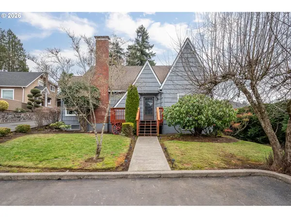 2 COUNTRY CLUB DR, Longview, WA 98632