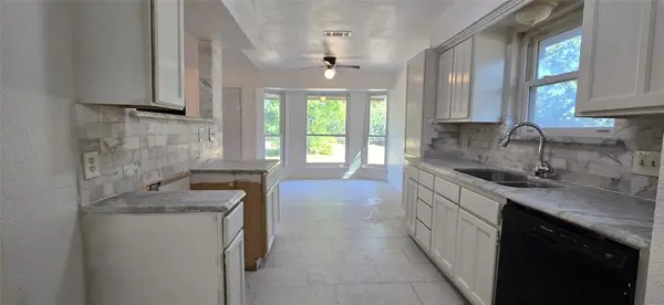 3662 Forest Trail Drive, Grand Prairie, TX 75052