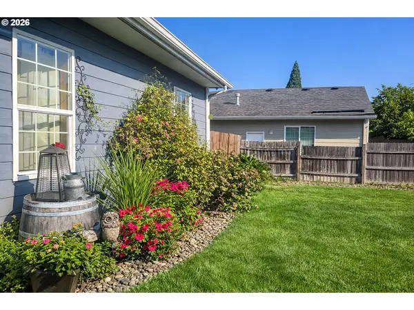 1137 SE 2ND AVE, Mill City, OR 97360