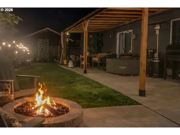 1137 SE 2ND AVE, Mill City, OR 97360