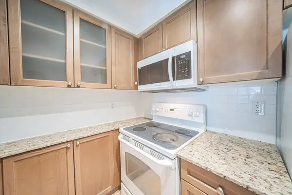 761 Bay ST #1001, Toronto C01, ON M5G 2R2