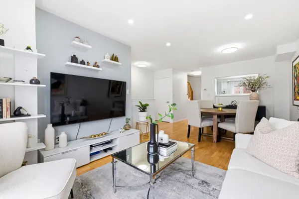 35 Ventura LN, Ajax, ON L1T 0C4