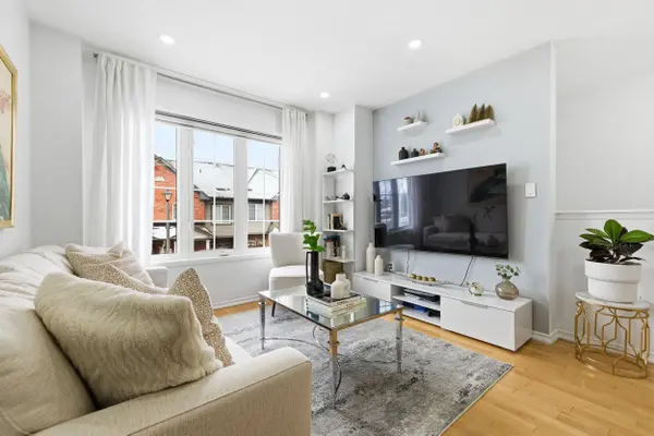 35 Ventura LN, Ajax, ON L1T 0C4