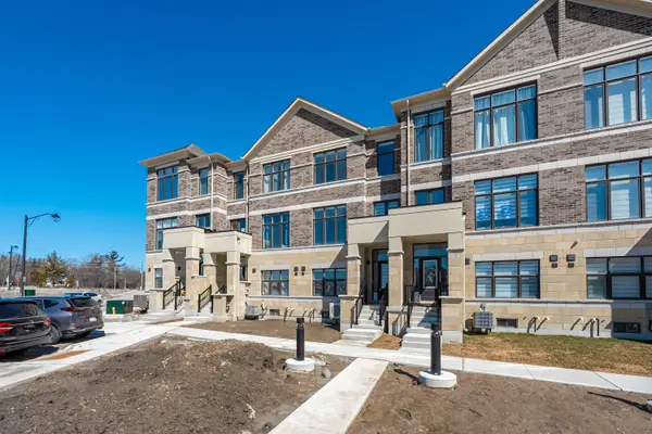 8 Seine LN, Richmond Hill, ON L4S 0P8