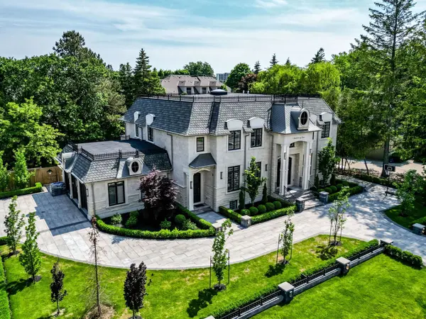 1 Huckleberry LN, Markham, ON L3T 1C6