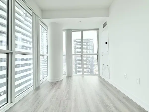 195 Commerce ST #3715, Vaughan, ON L4K 0P9