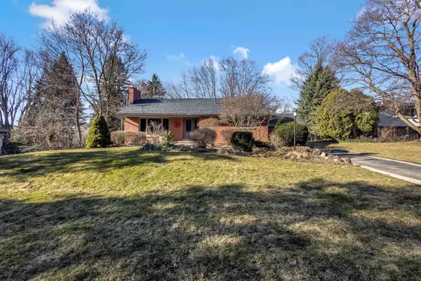 1898 Waterdown RD, Burlington, ON L7P 0T2