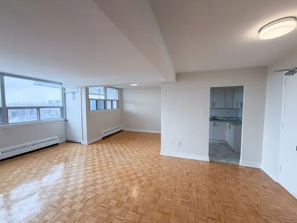 1442 Lawrence AVE W #1016, Toronto W04, ON M6L 1B2