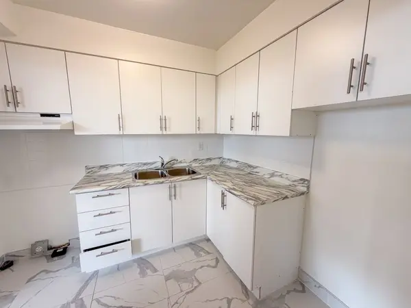 1442 Lawrence AVE W #1016, Toronto W04, ON M6L 1B2