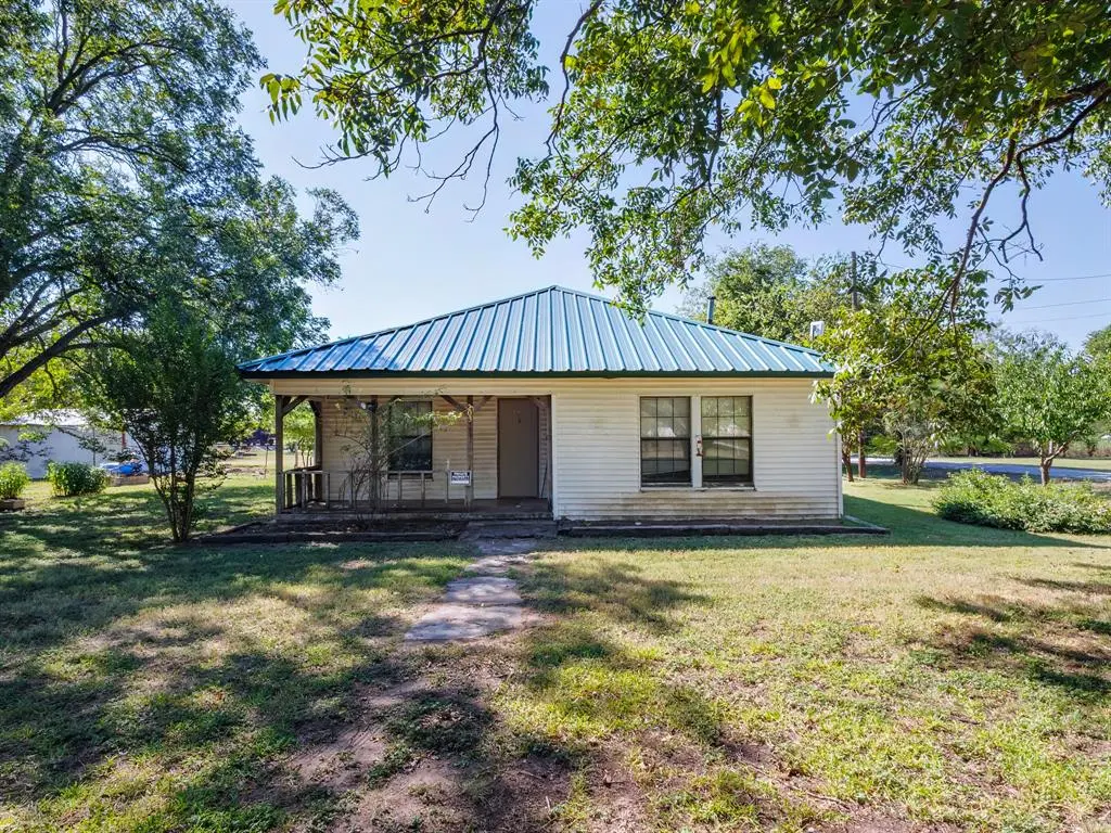 203 Avenue E, Blanket, TX 76432