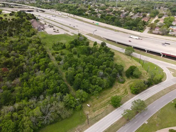 2200 N Carrier Parkway, Grand Prairie, TX 75050