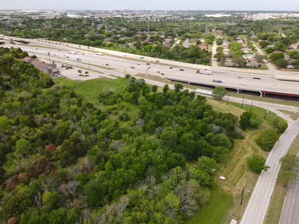 2200 N Carrier Parkway, Grand Prairie, TX 75050