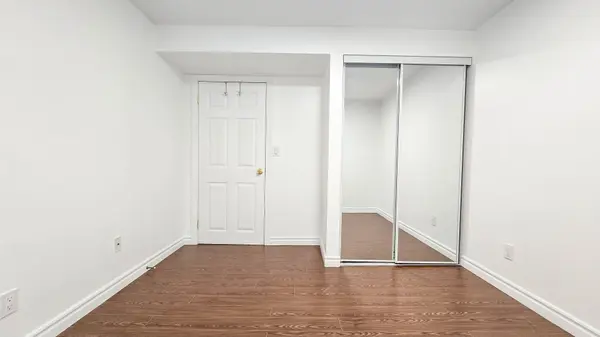 7 Mccrackin CT, Vaughan, ON L4J 2T2