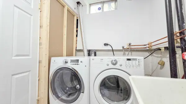 7 Mccrackin CT, Vaughan, ON L4J 2T2