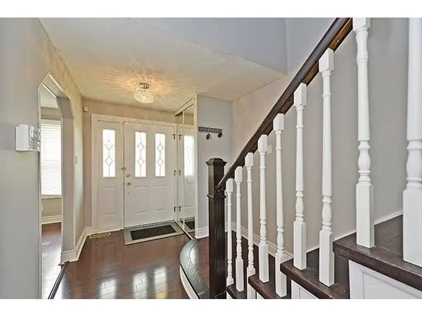 14 Nutmeg ST, Brampton, ON L6S 4A8