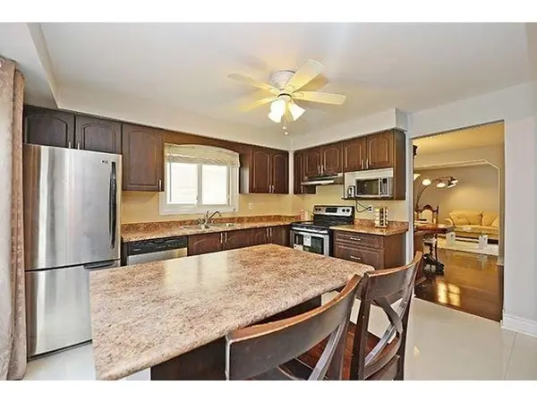 14 Nutmeg ST, Brampton, ON L6S 4A8