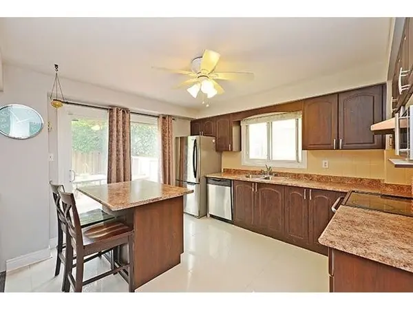 14 Nutmeg ST, Brampton, ON L6S 4A8