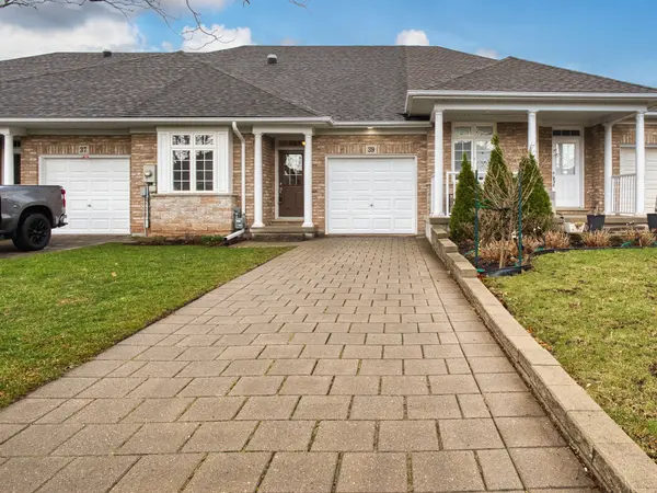 39 Vintners LN, Grimsby, ON L3M 5N7