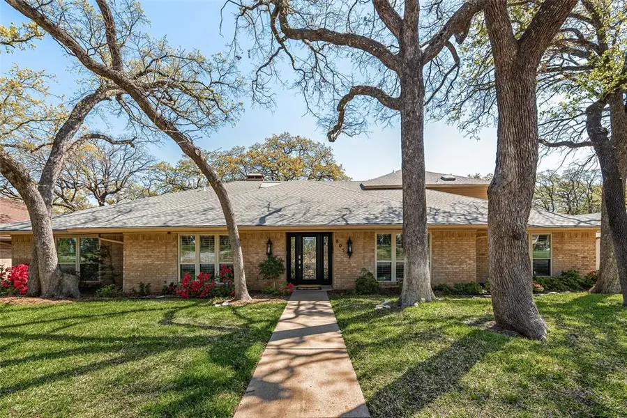 805 Crowley Road, Arlington, TX 76012
