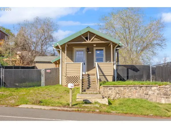 342 SE 7TH ST, Madras, OR 97741