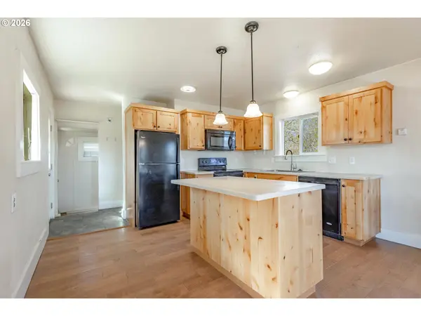 342 SE 7TH ST, Madras, OR 97741