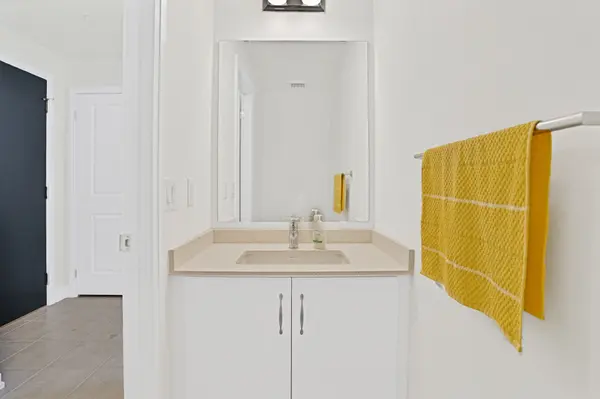 85 Attmar DR #328, Brampton, ON L6P 0Y6