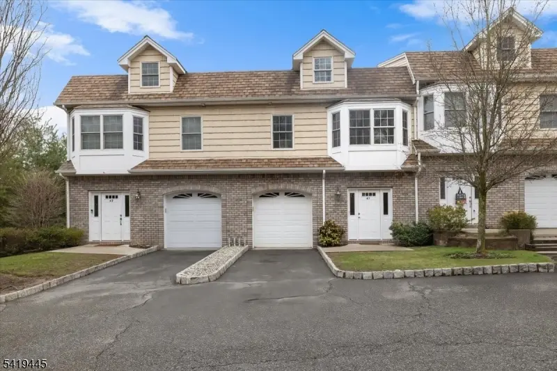 39 Bellows Ln, Montville Twp., NJ 07082