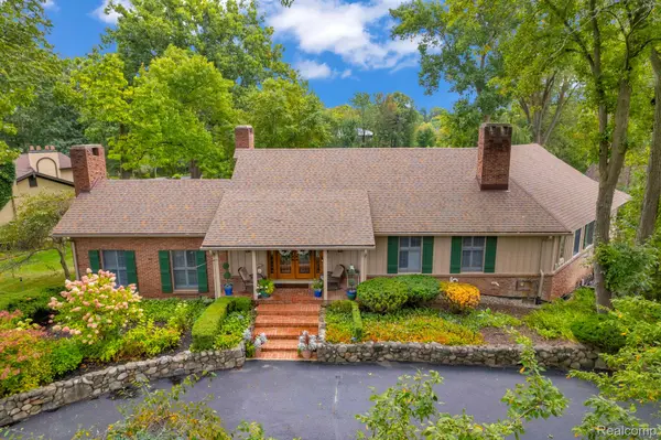 1887 Harvest LN, Bloomfield Hills, MI 48302