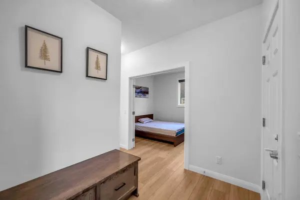 628 West Lakeview DR, Chestermere, AB T1X 1Z7