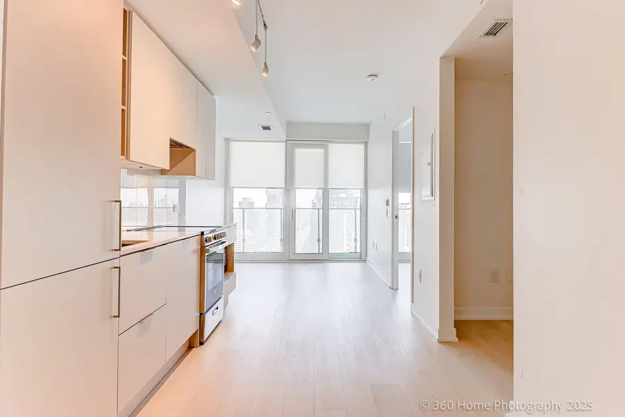 3900 Confederation Pkwy #2912, Mississauga, ON L5B 0M3