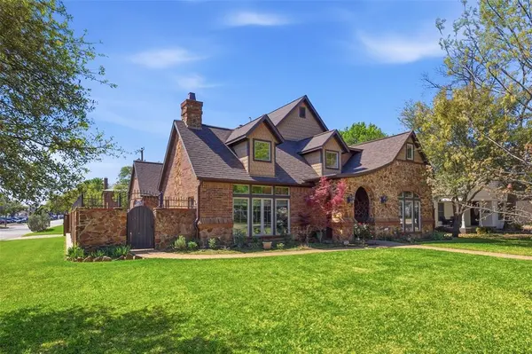 6101 Kenwick Avenue, Fort Worth, TX 76116