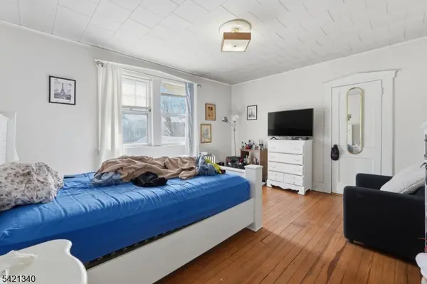 53 Sunnyside Ter, East Orange City, NJ 07018