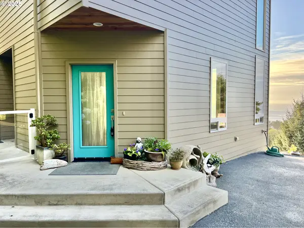 121 GREENHILL DR, Yachats, OR 97498