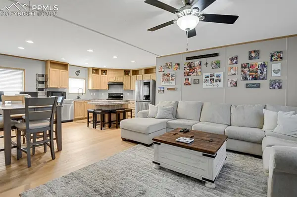 762 Main ST, Coal Creek, CO 81221