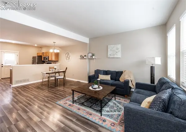 5182 Dovetail LN, Colorado Springs, CO 80916