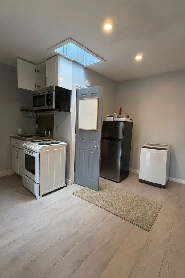 850 Bathurst ST #4, Toronto C02, ON M5R 3G1