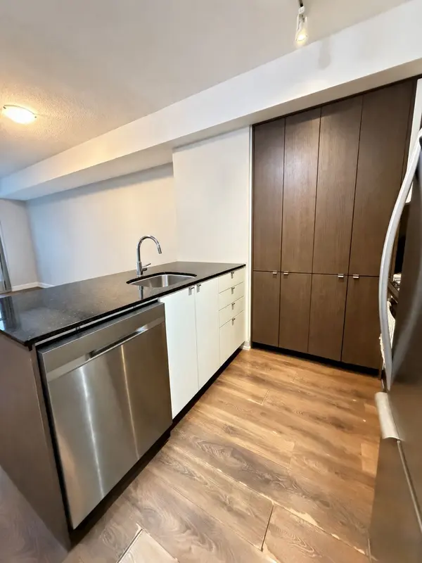 9 Valhalla Inn RD #1608, Toronto W08, ON M9B 0B2