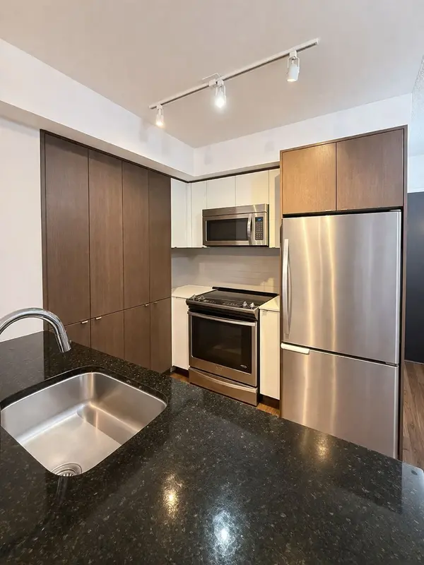 9 Valhalla Inn RD #1608, Toronto W08, ON M9B 0B2