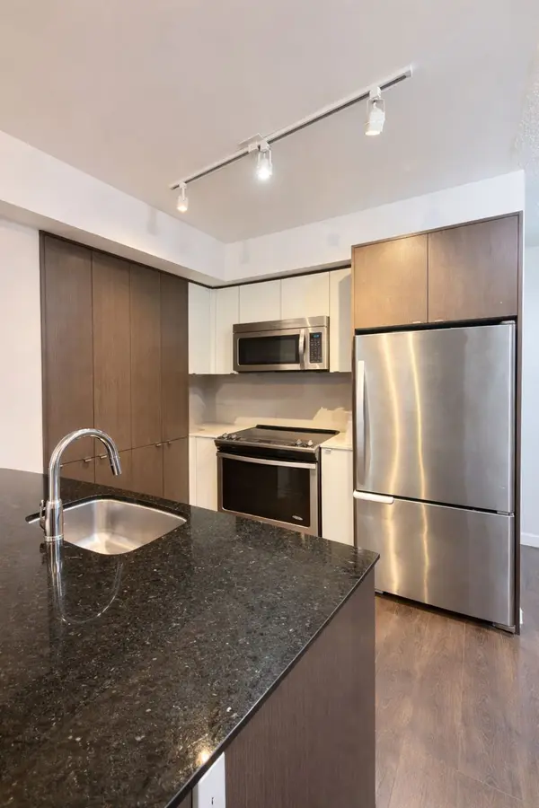 9 Valhalla Inn RD #1608, Toronto W08, ON M9B 0B2