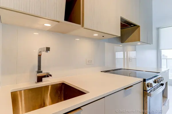 3900 Confederation Pkwy #2912, Mississauga, ON L5B 0M3