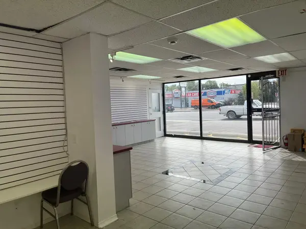 86 Kennedy RD S #2, Brampton, ON L6W 3E7