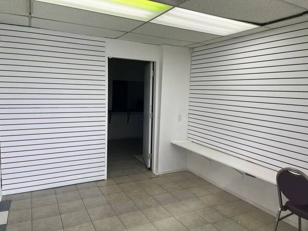 86 Kennedy RD S #2, Brampton, ON L6W 3E7