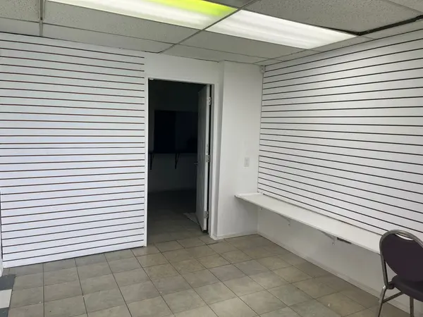 86 Kennedy RD S #2, Brampton, ON L6W 3E7