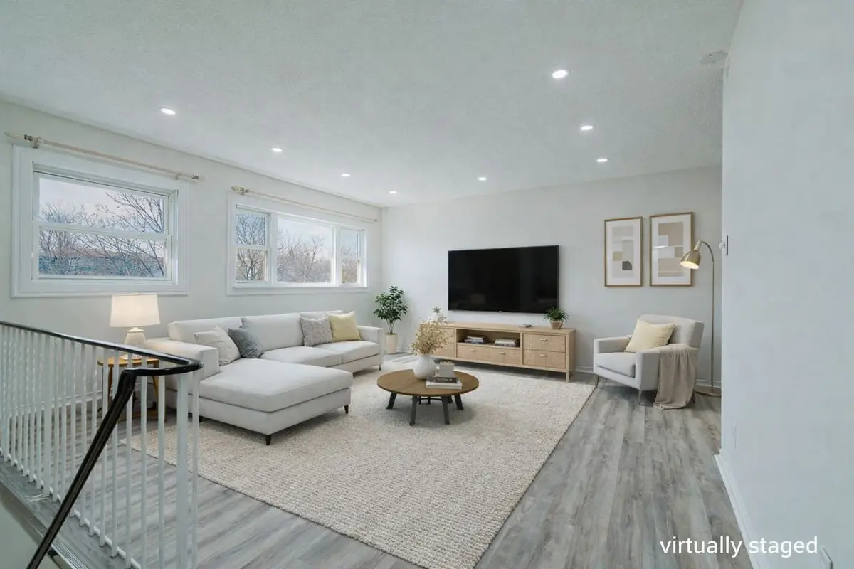 1389 Palmetto DR, Oshawa, ON L1K 1N1