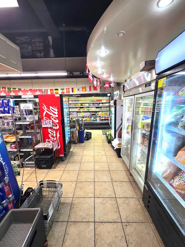 15B Finch AVE W, Toronto C07, ON M2N 2G6