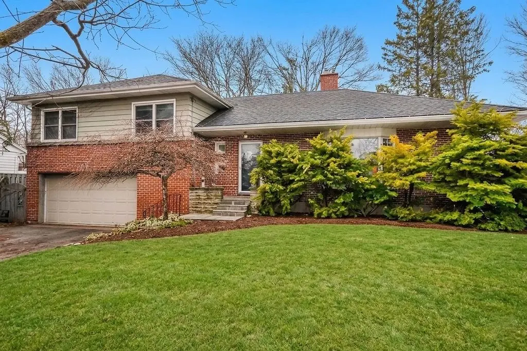 62 Letitia ST, Barrie, ON L4N 1P1