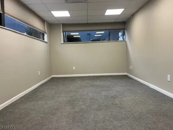 45 River Rd, Summit City, NJ 07901